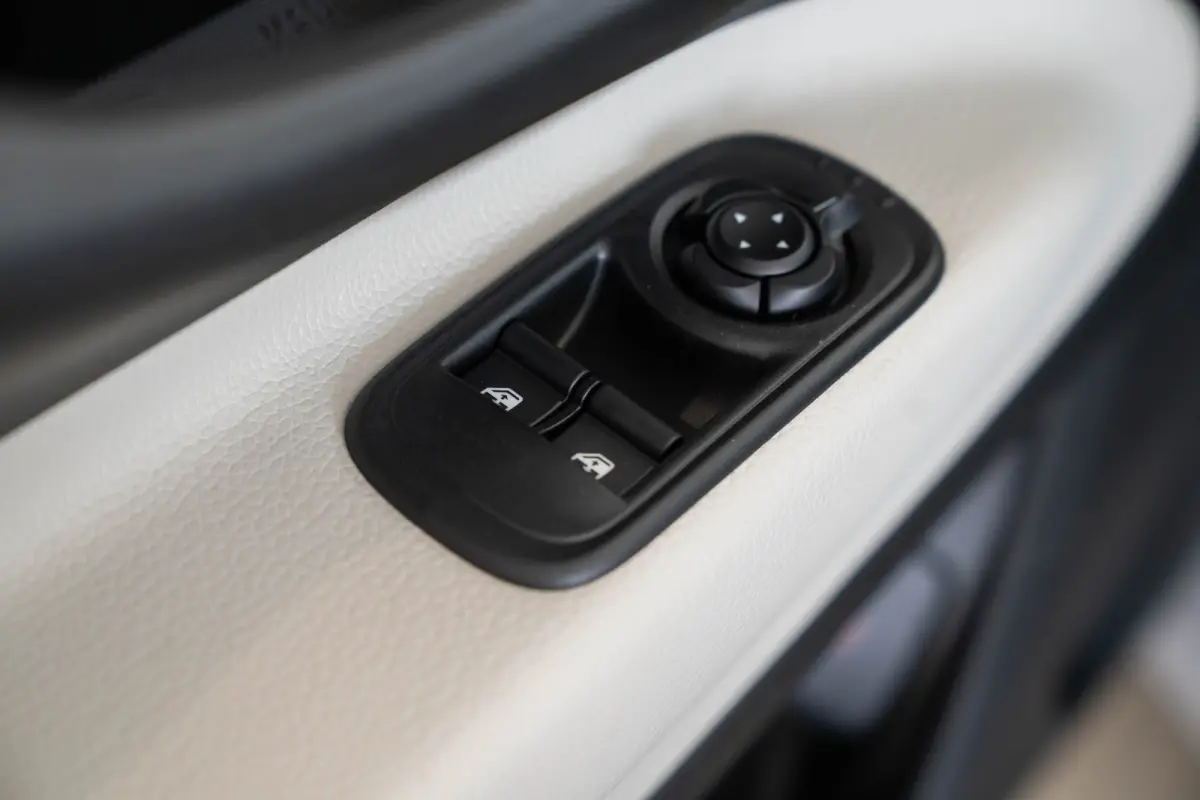 La Prima 42 kWh | Tot 8 Jaar Garantie | Stoelverwarming | Camera | Navigatie | Climate Controle | Apple Carplay & Android Auto |