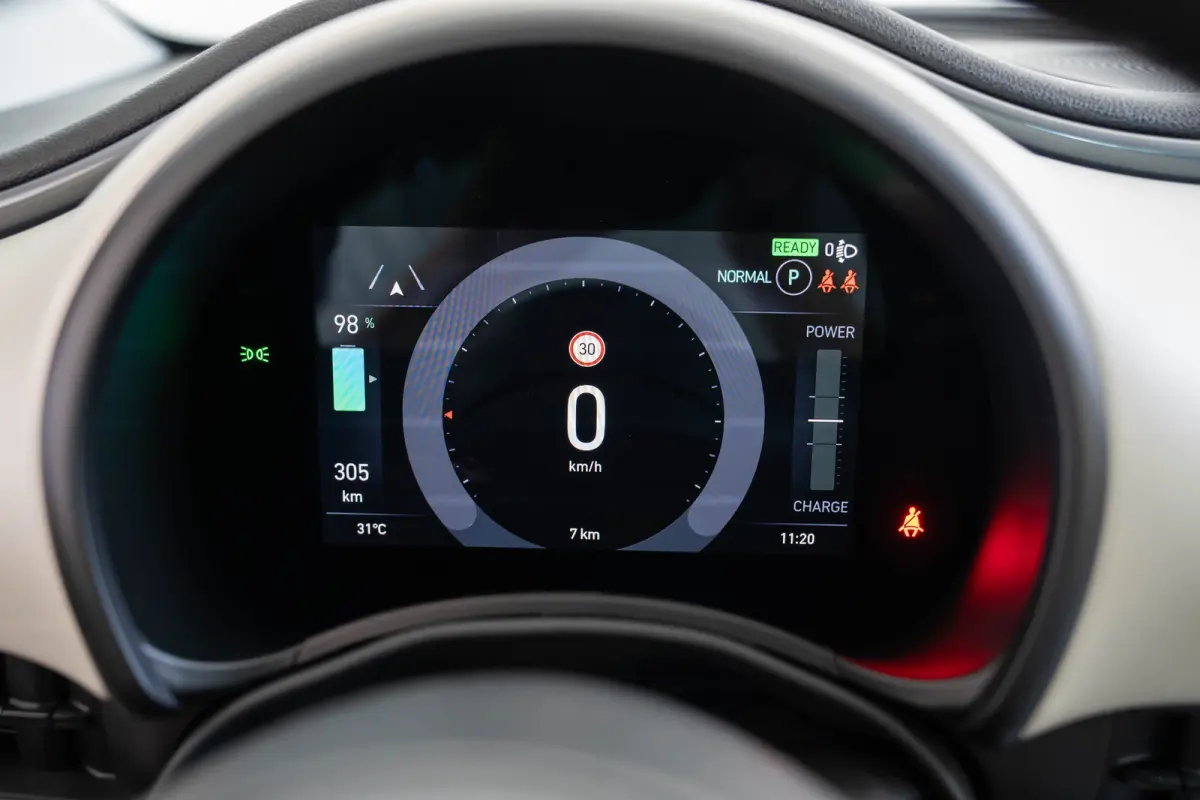 La Prima 42 kWh | Tot 8 Jaar Garantie | Stoelverwarming | Camera | Navigatie | Climate Controle | Apple Carplay & Android Auto |
