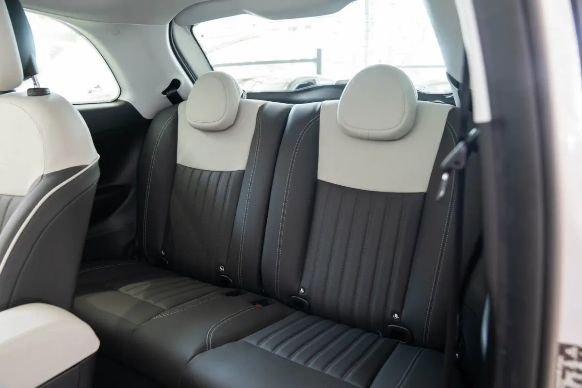 La Prima 42 kWh | Tot 8 Jaar Garantie | Stoelverwarming | Camera | Navigatie | Climate Controle | Apple Carplay & Android Auto |