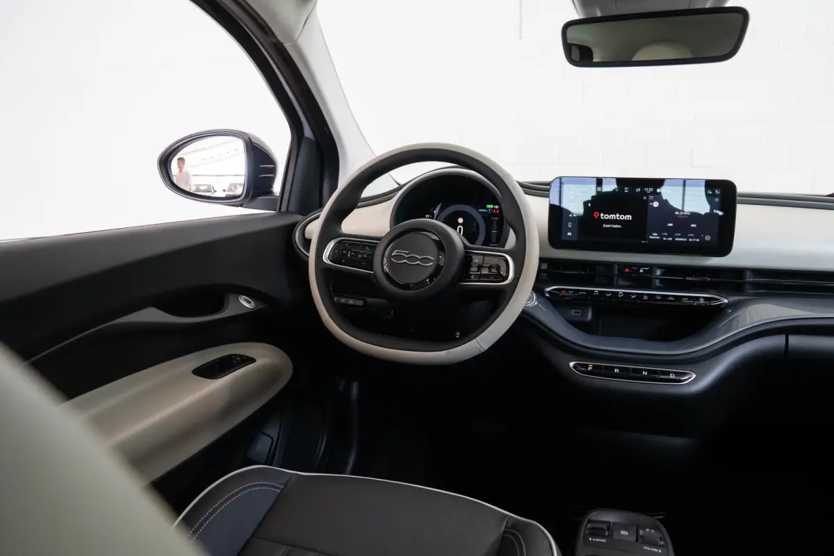 La Prima 42 kWh | Tot 8 Jaar Garantie | Stoelverwarming | Camera | Navigatie | Climate Controle | Apple Carplay & Android Auto |