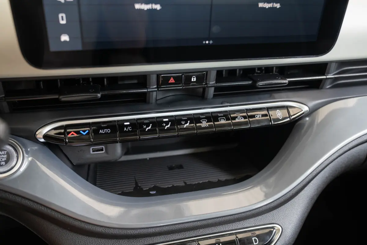 La Prima 42 kWh | Tot 8 Jaar Garantie | Stoelverwarming | Camera | Navigatie | Climate Controle | Apple Carplay & Android Auto |