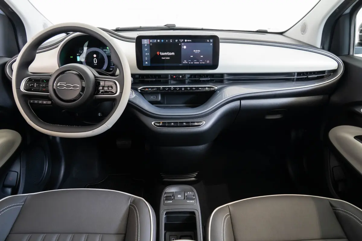 La Prima 42 kWh | Tot 8 Jaar Garantie | Stoelverwarming | Camera | Navigatie | Climate Controle | Apple Carplay & Android Auto |