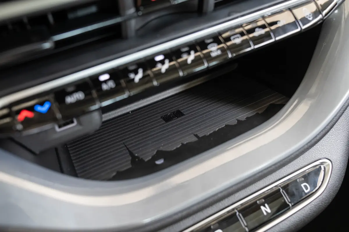 La Prima 42 kWh | Tot 8 Jaar Garantie | Stoelverwarming | Camera | Navigatie | Climate Controle | Apple Carplay & Android Auto |