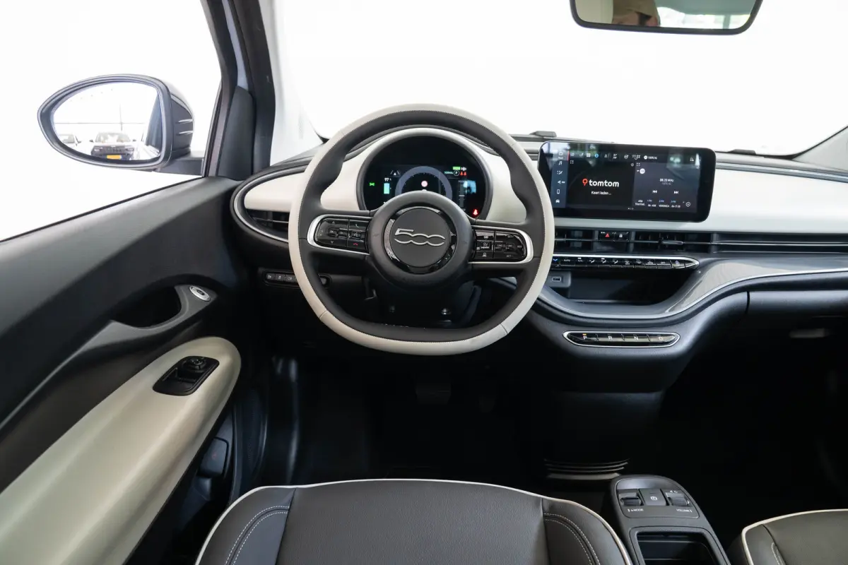 La Prima 42 kWh | Tot 8 Jaar Garantie | Stoelverwarming | Camera | Navigatie | Climate Controle | Apple Carplay & Android Auto |