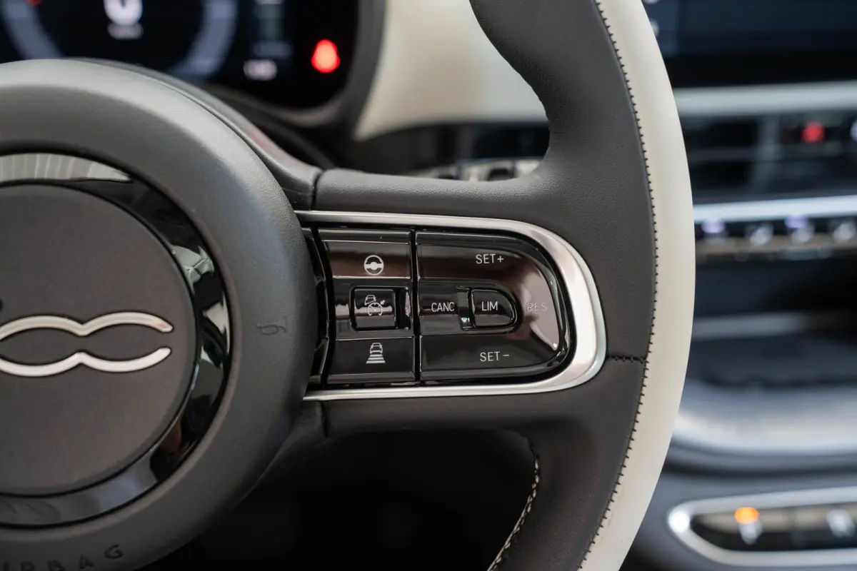 La Prima 42 kWh | Tot 8 Jaar Garantie | Stoelverwarming | Camera | Navigatie | Climate Controle | Apple Carplay & Android Auto |