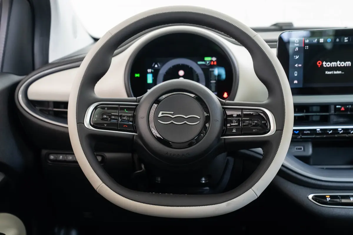 La Prima 42 kWh | Tot 8 Jaar Garantie | Stoelverwarming | Camera | Navigatie | Climate Controle | Apple Carplay & Android Auto |