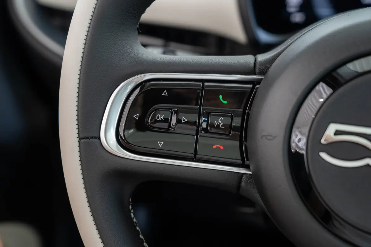 La Prima 42 kWh | Tot 8 Jaar Garantie | Stoelverwarming | Camera | Navigatie | Climate Controle | Apple Carplay & Android Auto |