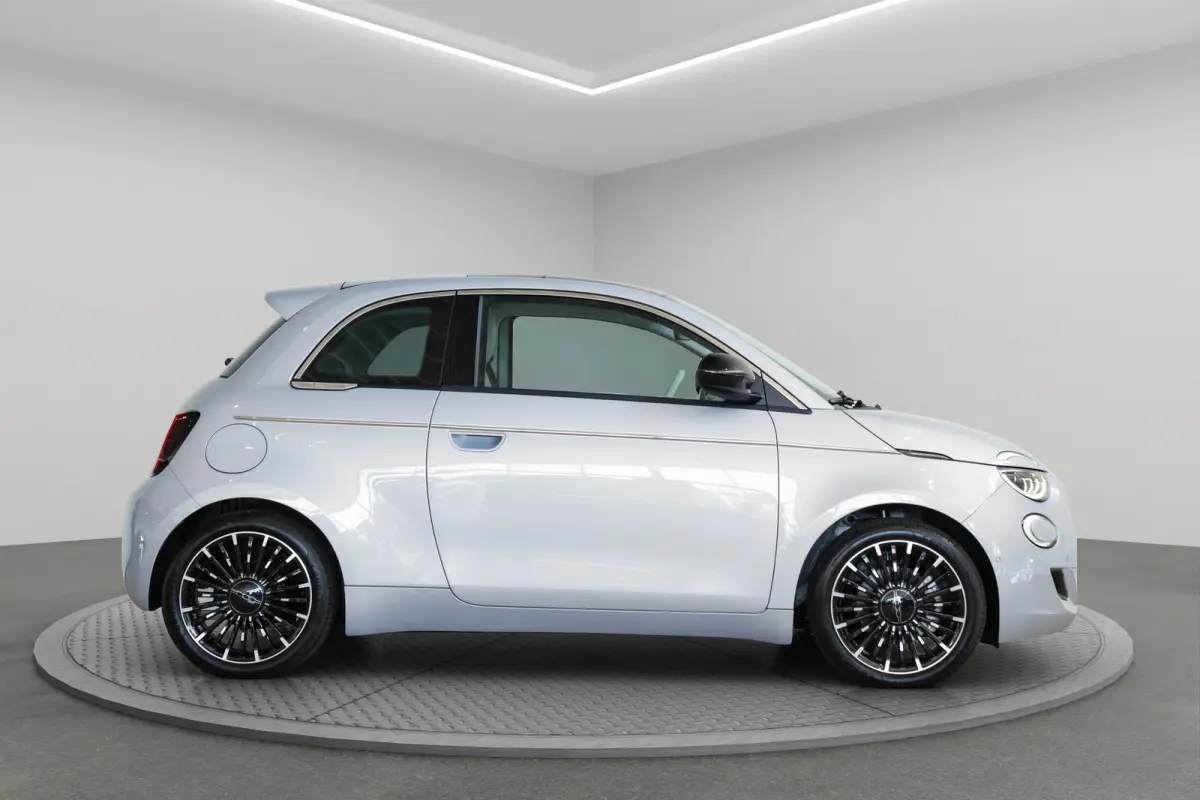 La Prima 42 kWh | Tot 8 Jaar Garantie | Stoelverwarming | Camera | Navigatie | Climate Controle | Apple Carplay & Android Auto |