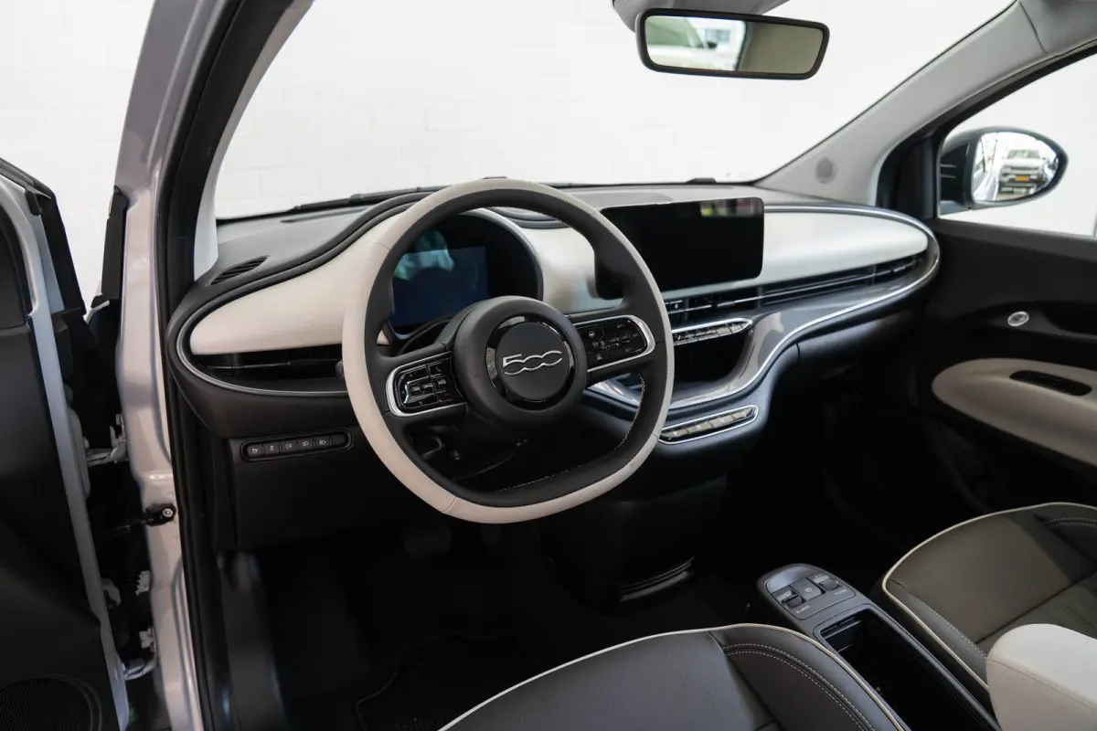 La Prima 42 kWh | Tot 8 Jaar Garantie | Stoelverwarming | Camera | Navigatie | Climate Controle | Apple Carplay & Android Auto |