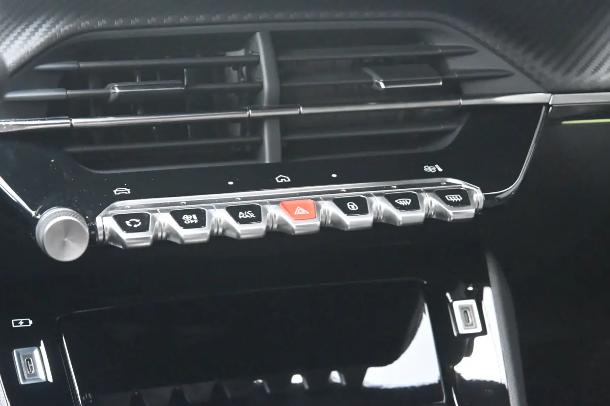 1.2 Hybrid 145 GT Tot 8 Jaar Garantie! | Navi by App | Achteruitrijcamera | Cruise Control | Keyless Entry | Full Led | LMV 17" |