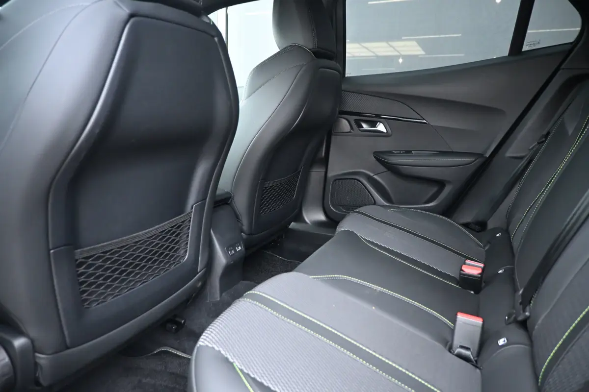 1.2 Hybrid 145 GT Tot 8 Jaar Garantie! | Navi by App | Achteruitrijcamera | Cruise Control | Keyless Entry | Full Led | LMV 17" |