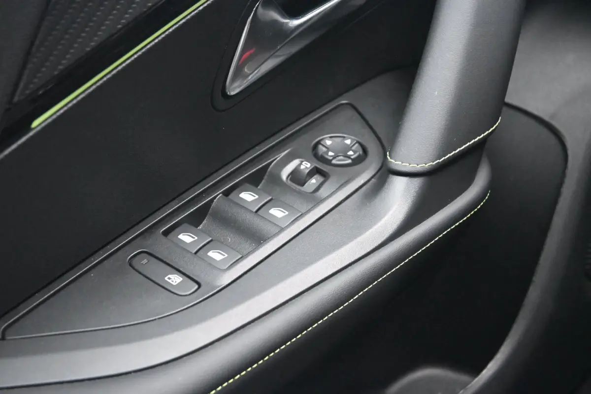 1.2 Hybrid 145 GT Tot 8 Jaar Garantie! | Navi by App | Achteruitrijcamera | Cruise Control | Keyless Entry | Full Led | LMV 17" |