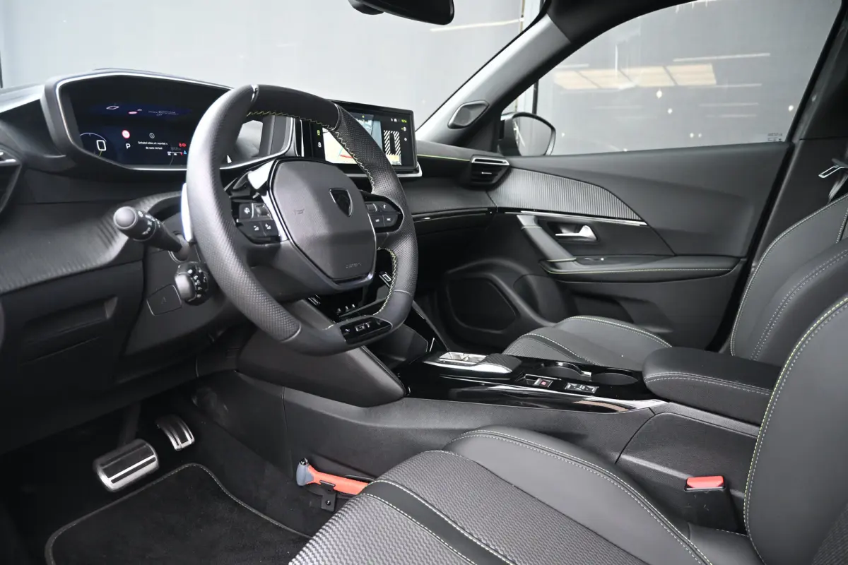 1.2 Hybrid 145 GT Tot 8 Jaar Garantie! | Navi by app | Achteruitrijcamera | Cruise control | DAB ontvanger | Keyless Entry | Full Led | LMV 17" |