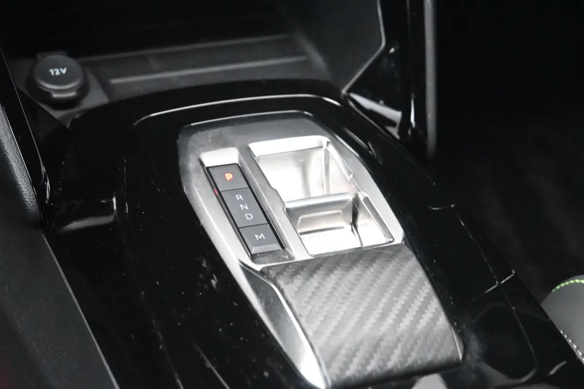 1.2 Hybrid 145 GT Tot 8 Jaar Garantie! | Navi by App | Achteruitrijcamera | Cruise Control | Keyless Entry | Full Led | LMV 17" |