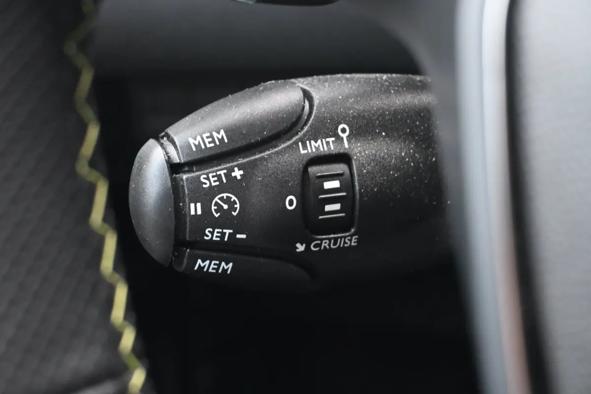 1.2 Hybrid 145 GT Tot 8 Jaar Garantie! | Navi by App | Achteruitrijcamera | Cruise Control | Keyless Entry | Full Led | LMV 17" |