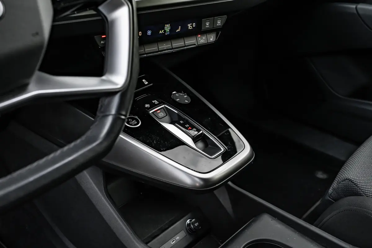 40 Launch edition Advanced Plus 77 kWh 204PK | Trekhaak | Elek. Stoelen | Dodehoek | Head-up display | Stoelverw. voor