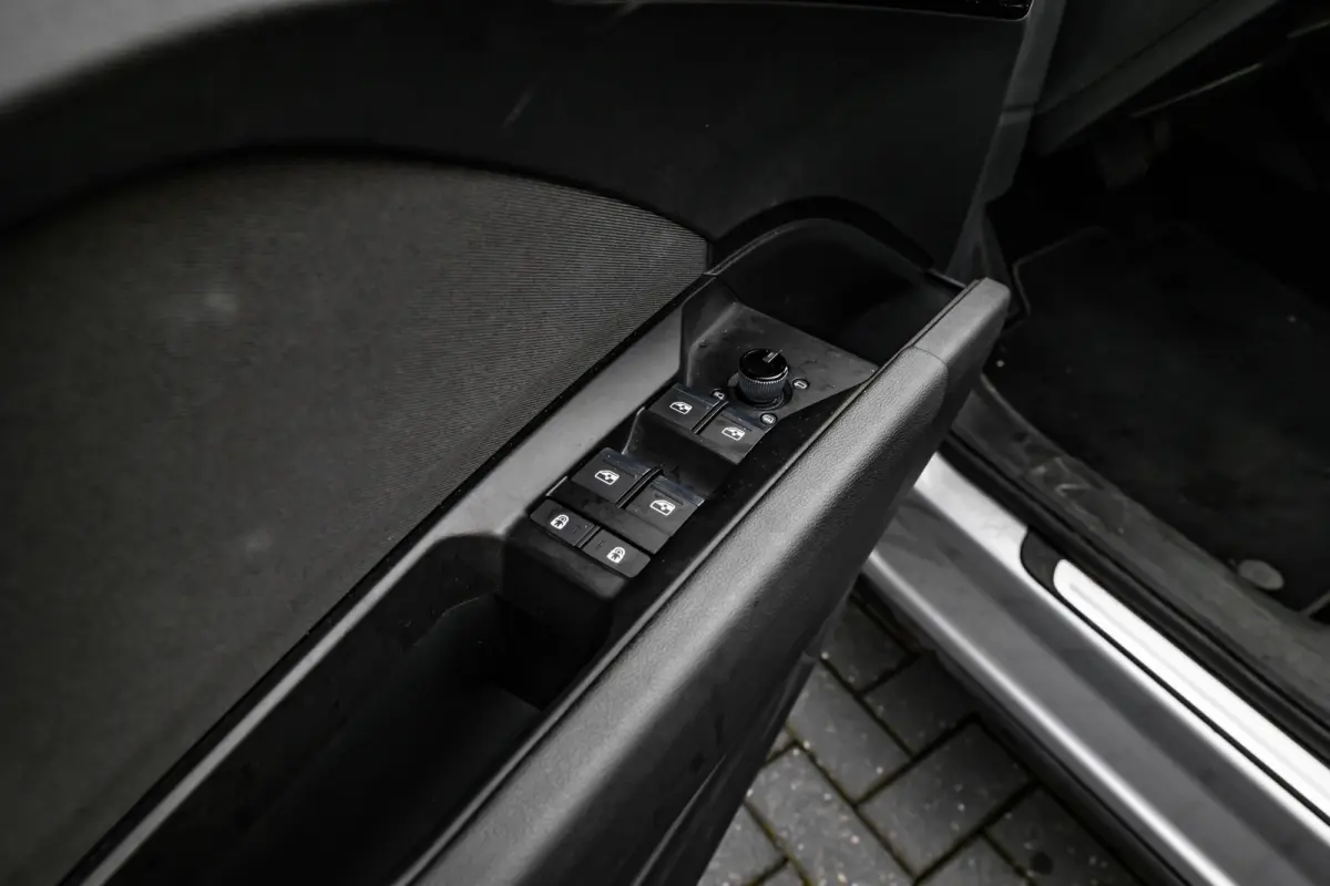40 Launch edition Advanced Plus 77 kWh 204PK | Trekhaak | Elek. Stoelen | Dodehoek | Head-up display | Stoelverw. voor