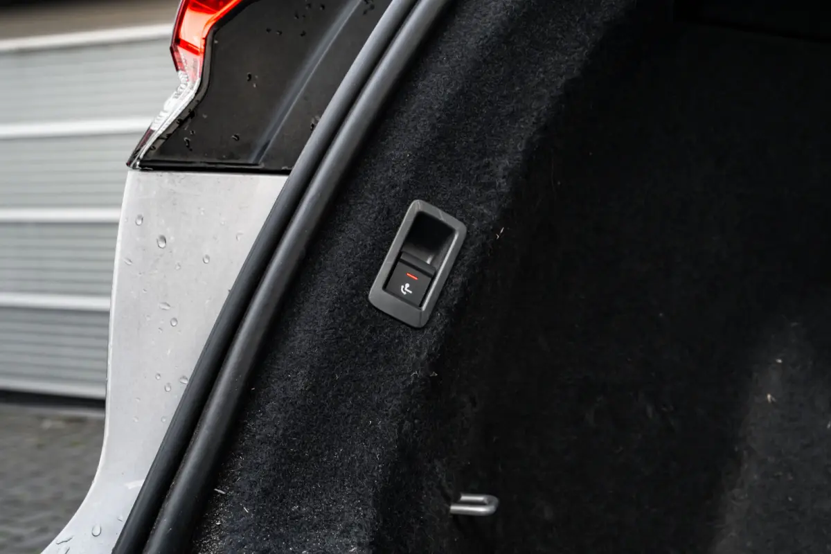 40 Launch edition Advanced Plus 77 kWh 204PK | Trekhaak | Elek. Stoelen | Dodehoek | Head-up display | Stoelverw. voor