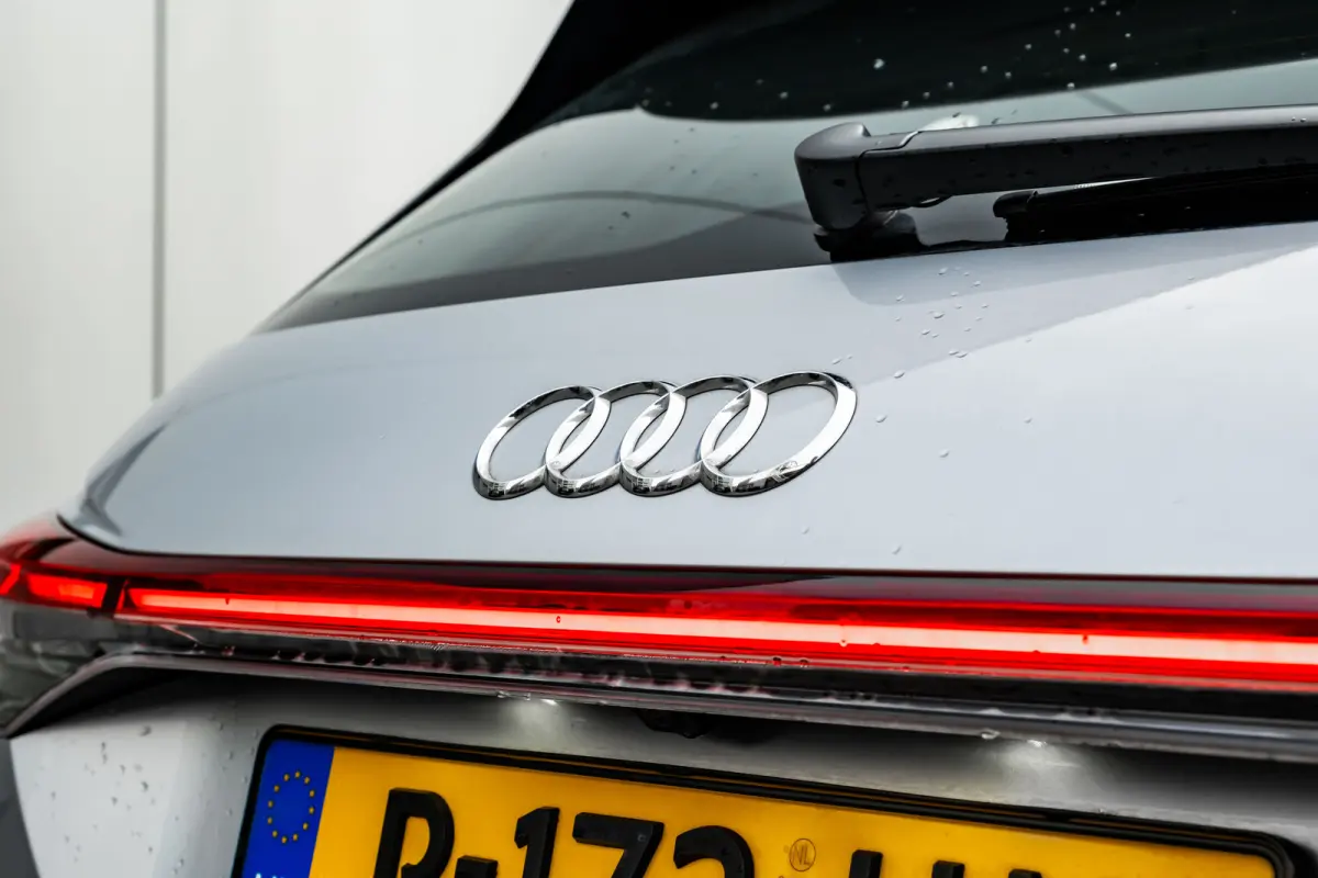 40 Launch edition Advanced Plus 77 kWh 204PK | Trekhaak | Elek. Stoelen | Dodehoek | Head-up display | Stoelverw. voor