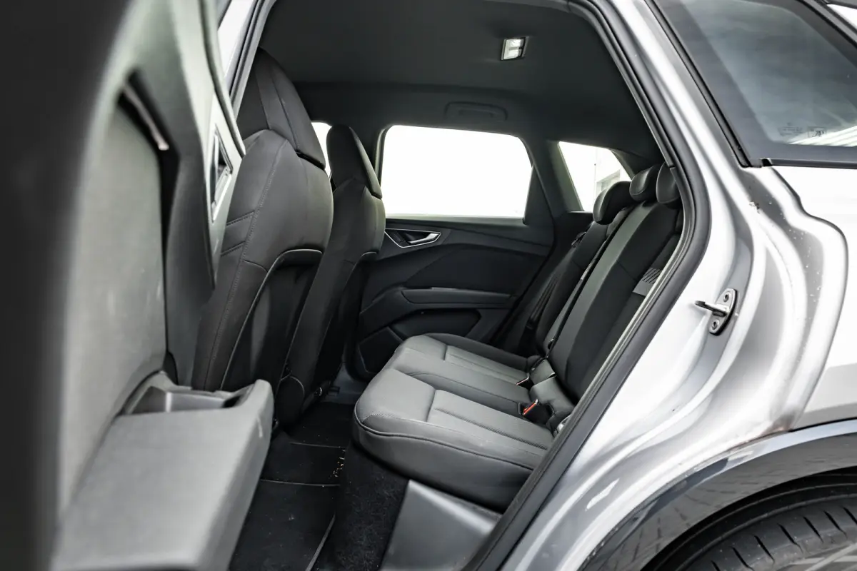 40 Launch edition Advanced Plus 77 kWh 204PK | Trekhaak | Elek. Stoelen | Dodehoek | Head-up display | Stoelverw. voor
