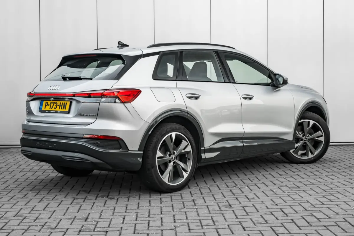 40 Launch edition Advanced Plus 77 kWh 204PK | Trekhaak | Elek. Stoelen | Dodehoek | Head-up display | Stoelverw. voor