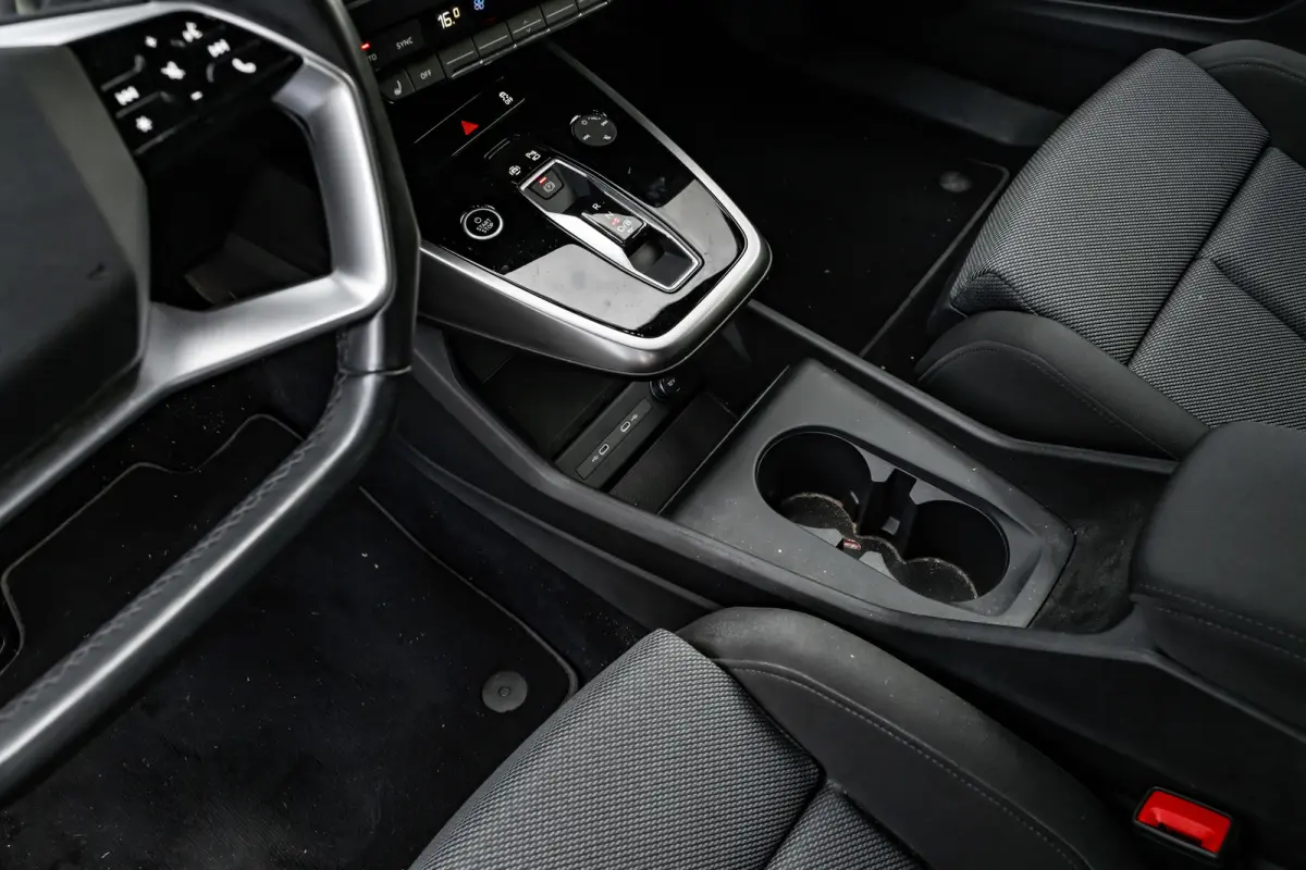 40 Launch edition Advanced Plus 77 kWh 204PK | Trekhaak | Elek. Stoelen | Dodehoek | Head-up display | Stoelverw. voor