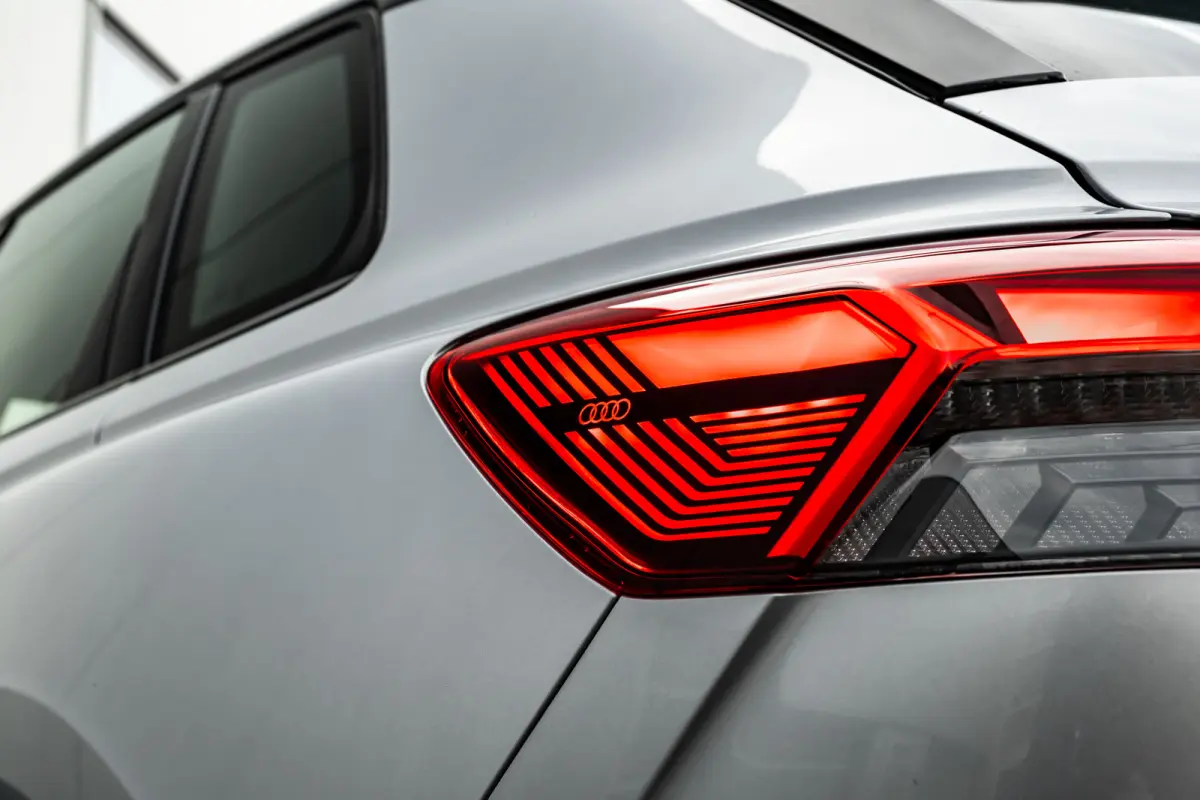 40 Launch edition Advanced Plus 77 kWh 204PK | Trekhaak | Elek. Stoelen | Dodehoek | Head-up display | Stoelverw. voor