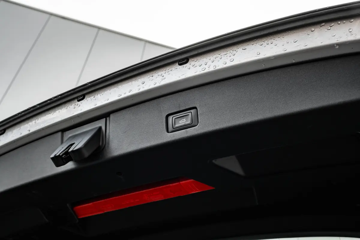 40 Launch edition Advanced Plus 77 kWh 204PK | Trekhaak | Elek. Stoelen | Dodehoek | Head-up display | Stoelverw. voor