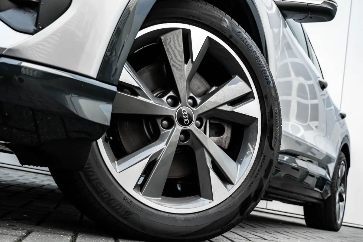 40 Launch edition Advanced Plus 77 kWh 204PK | Trekhaak | Elek. Stoelen | Dodehoek | Head-up display | Stoelverw. voor