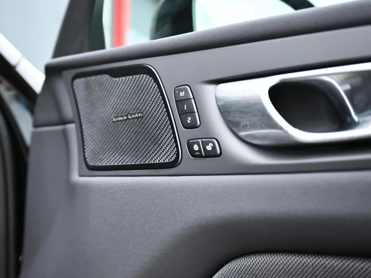 2.0 T6 R-Design AWD 398PK Long Range | Pano | Orrefors | 360 | Harmon Kardon | Keyless | ACC | Stoelverwarming voor+achter | Memory | Leder | Carplay | Trekhaak | Stuurwielverwarming | Digit