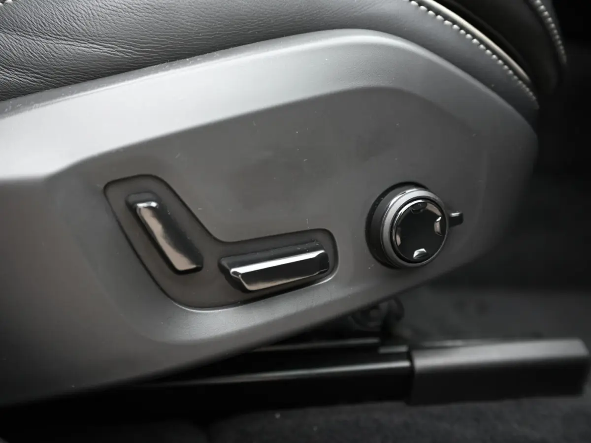 2.0 T6 R-Design AWD 398PK Long Range | Pano | Orrefors | 360 | Harmon Kardon | Keyless | ACC | Stoelverwarming voor+achter | Memory | Leder | Carplay | Trekhaak | Stuurwielverwarming | Digit