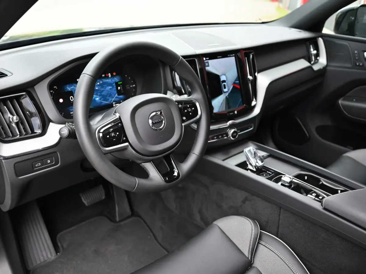 2.0 T6 R-Design AWD 398PK Long Range | Pano | Orrefors | 360 | Harmon Kardon | Keyless | ACC | Stoelverwarming voor+achter | Memory | Leder | Carplay | Trekhaak | Stuurwielverwarming | Digit