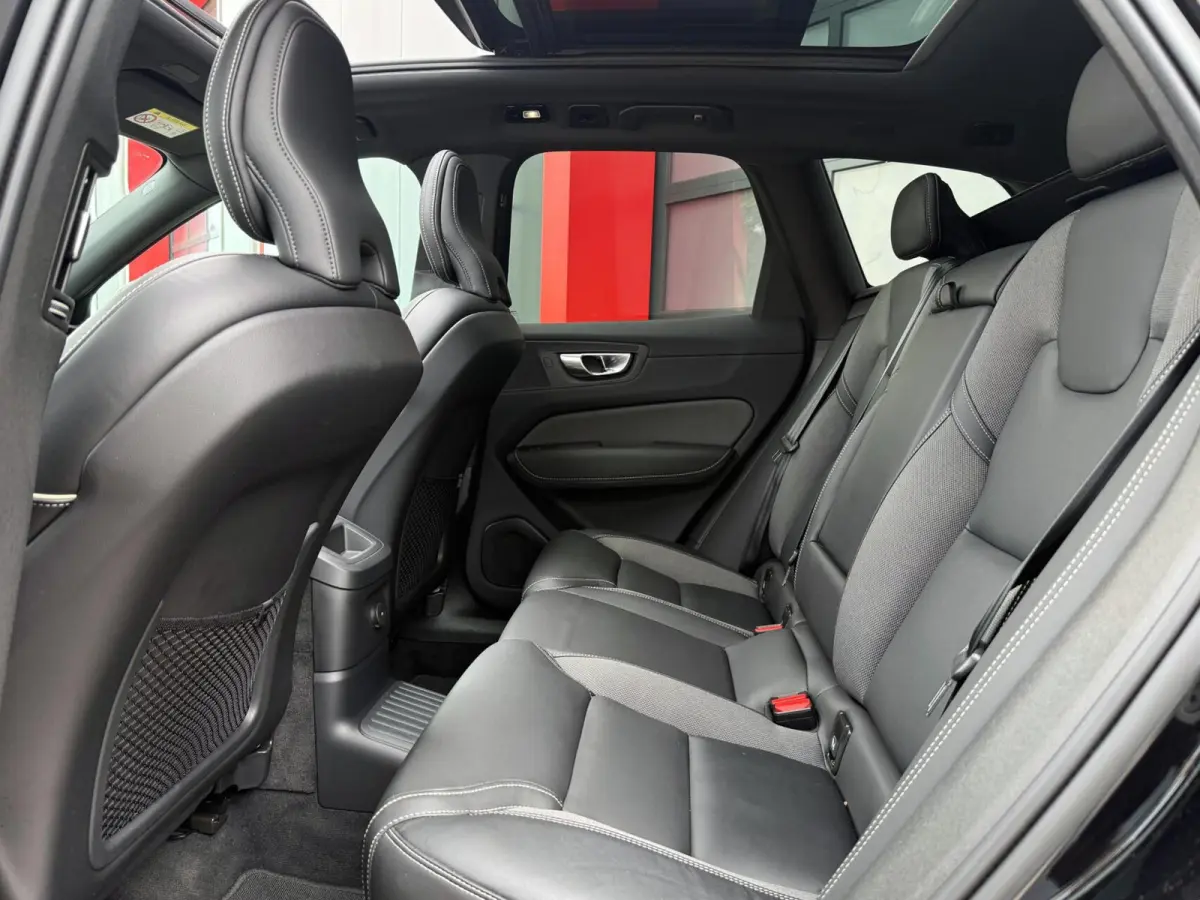 2.0 T6 R-Design AWD 398PK Long Range | Pano | Orrefors | 360 | Harmon Kardon | Keyless | ACC | Stoelverwarming voor+achter | Memory | Leder | Carplay | Trekhaak | Stuurwielverwarming | Digit