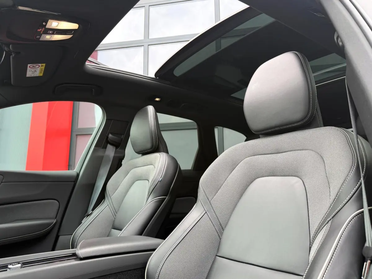 2.0 T6 R-Design AWD 398PK Long Range | Pano | Orrefors | 360 | Harmon Kardon | Keyless | ACC | Stoelverwarming voor+achter | Memory | Leder | Carplay | Trekhaak | Stuurwielverwarming | Digit