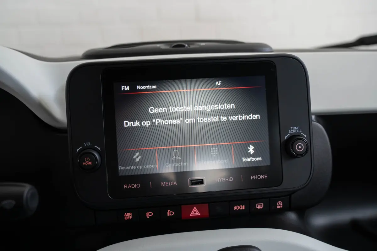 1.0 Hybrid Cross | Tot 8 Jaar Garantie | Parkeersensoren | Apple Carplay & Android Auto | Cruise Controle | Airco |