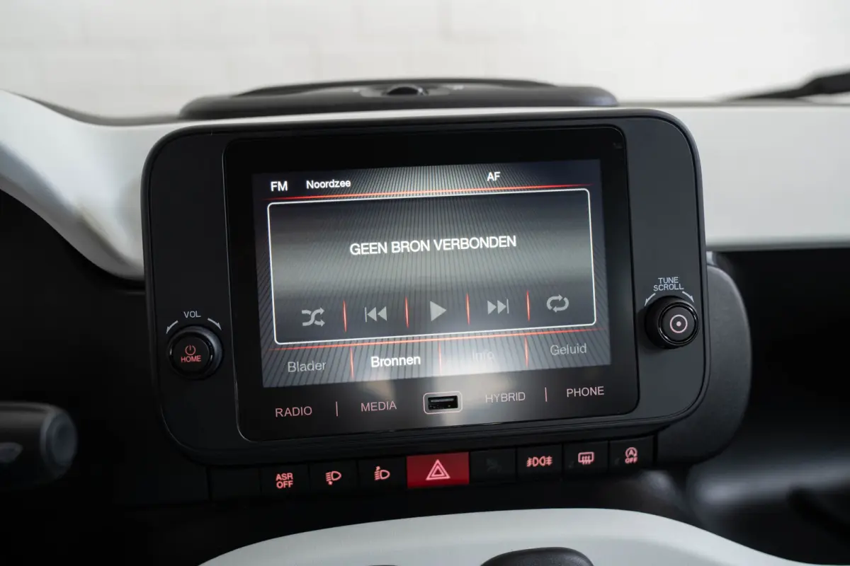 1.0 Hybrid Cross | Tot 8 Jaar Garantie | Parkeersensoren | Apple Carplay & Android Auto | Cruise Controle | Airco |