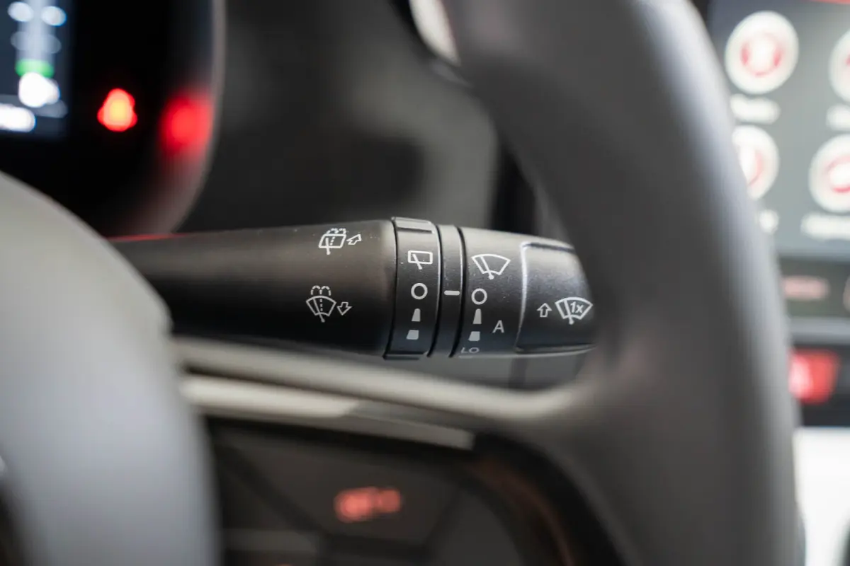 1.0 Hybrid Cross | Tot 8 Jaar Garantie | Parkeersensoren | Apple Carplay & Android Auto | Cruise Controle | Airco |