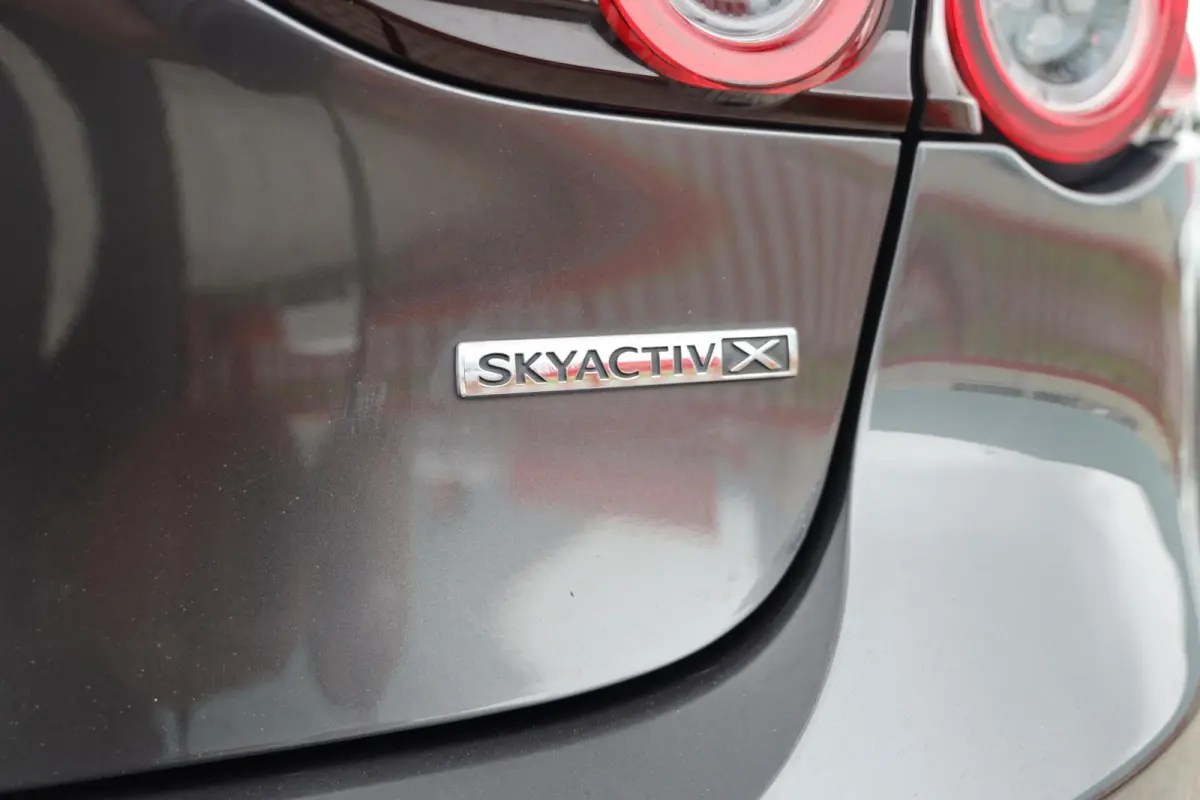 2.0 e-SkyActiv-X M Hybrid 180 Comfort|Leer|Stoel+Stuurverwarming|HUD|Camera|ACC