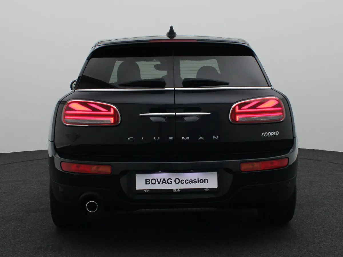 Cooper Classic Uitvoering + Premium Pakket + Comfort Access + Elektrisch verwarmde voorstoelen + Driving Assistant + LED + 17''
