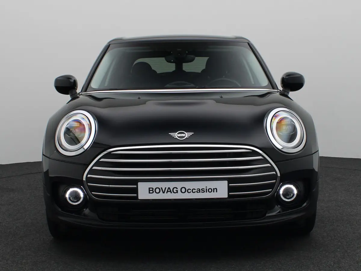 Cooper Classic Uitvoering + Premium Pakket + Comfort Access + Elektrisch verwarmde voorstoelen + Driving Assistant + LED + 17''