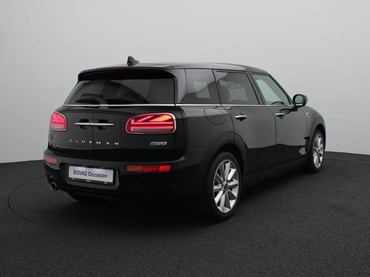 Cooper Classic Uitvoering + Premium Pakket + Comfort Access + Elektrisch verwarmde voorstoelen + Driving Assistant + LED + 17''