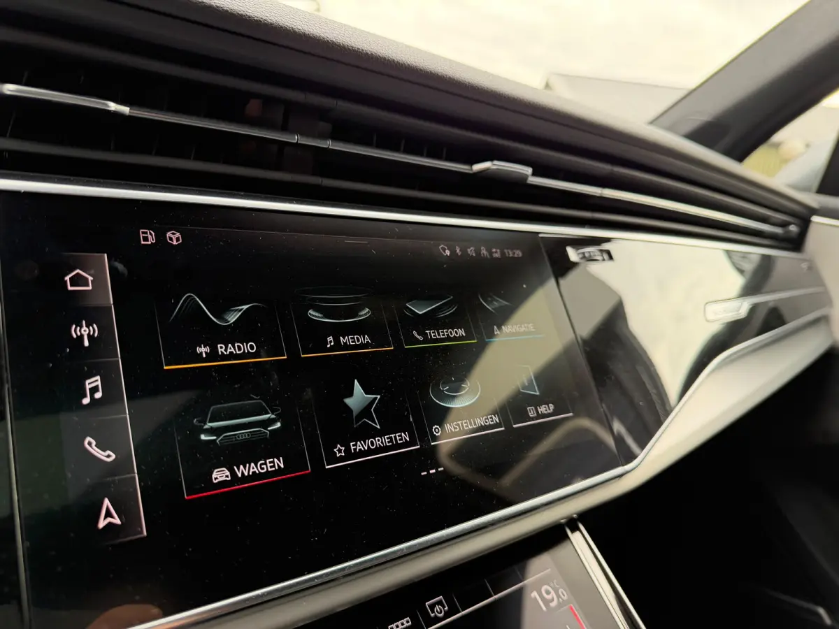 55 TFSI e quattro Pro Line S Panoramadak Luchtvering 21 inch velgen Bang en Olufsen 3D Zwarte hemel Trekhaak Camera Sportstoelen Deels leder