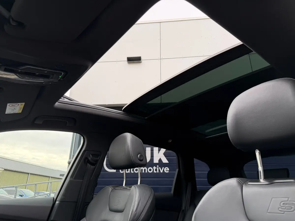 55 TFSI e quattro Pro Line S Panoramadak Luchtvering 21 inch velgen Bang en Olufsen 3D Zwarte hemel Trekhaak Camera Sportstoelen Deels leder