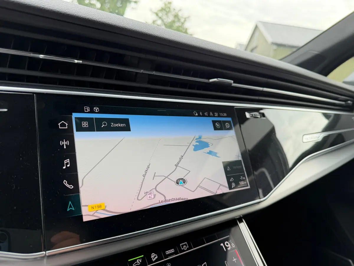 55 TFSI e quattro Pro Line S Panoramadak Luchtvering 21 inch velgen Bang en Olufsen 3D Zwarte hemel Trekhaak Camera Sportstoelen Deels leder