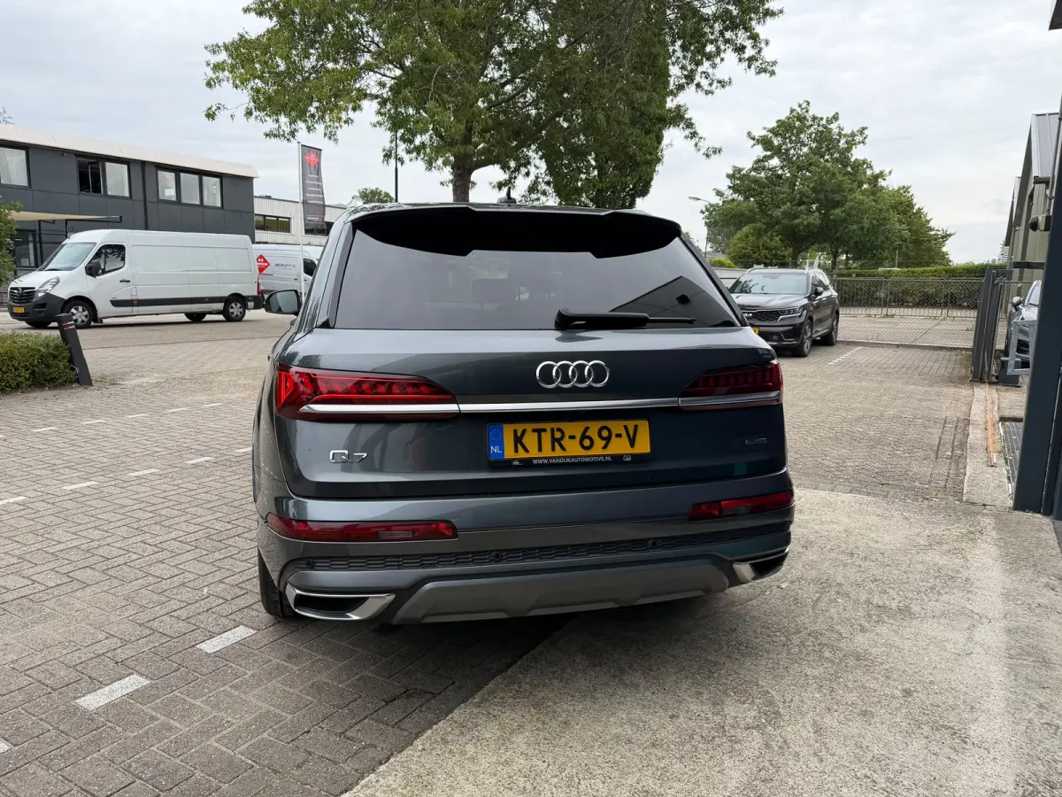55 TFSI e quattro Pro Line S Panoramadak Luchtvering 21 inch velgen Bang en Olufsen 3D Zwarte hemel Trekhaak Camera Sportstoelen Deels leder