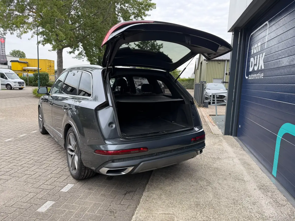 55 TFSI e quattro Pro Line S Panoramadak Luchtvering 21 inch velgen Bang en Olufsen 3D Zwarte hemel Trekhaak Camera Sportstoelen Deels leder