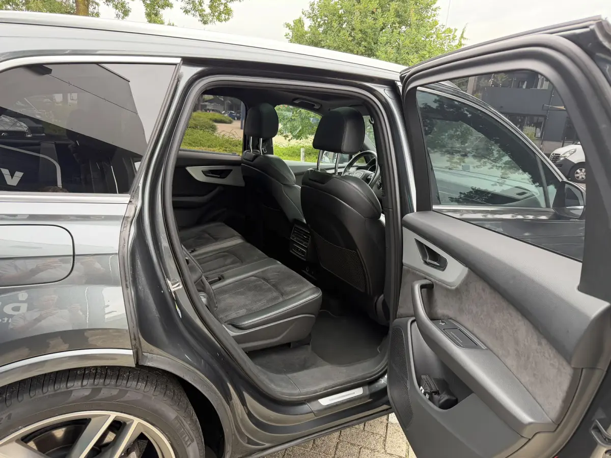 55 TFSI e quattro Pro Line S Panoramadak Luchtvering 21 inch velgen Bang en Olufsen 3D Zwarte hemel Trekhaak Camera Sportstoelen Deels leder