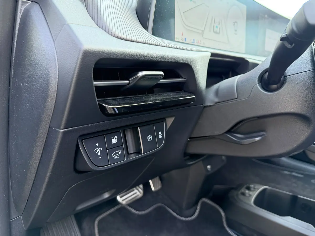 GT Performance 585 PK AWD 77.4 kWh Panoramadak Moonscape matte kleur 21" LMV HUD 360° Camera Meridian Leder/Alcantara  Adaptief Cruise