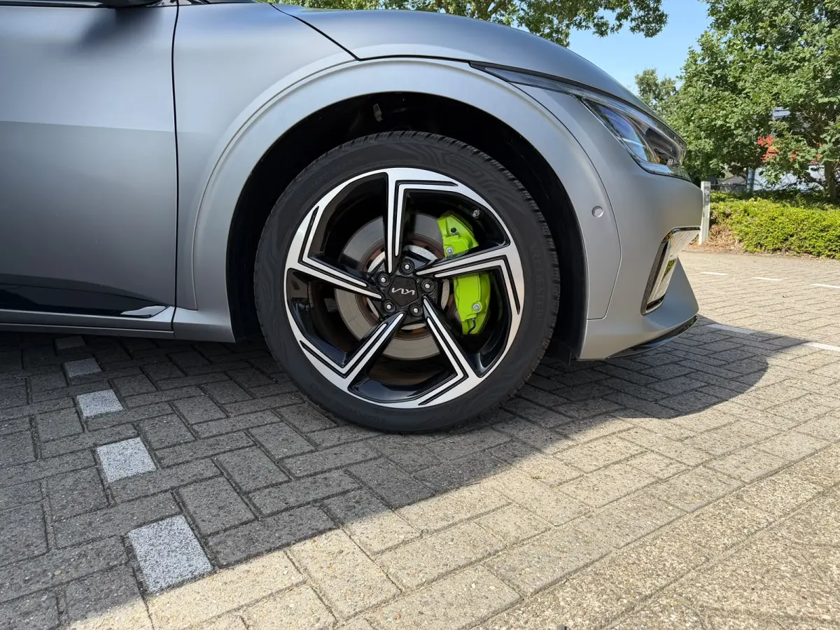 GT Performance 585 PK AWD 77.4 kWh Panoramadak Moonscape matte kleur 21" LMV HUD 360° Camera Meridian Leder/Alcantara  Adaptief Cruise