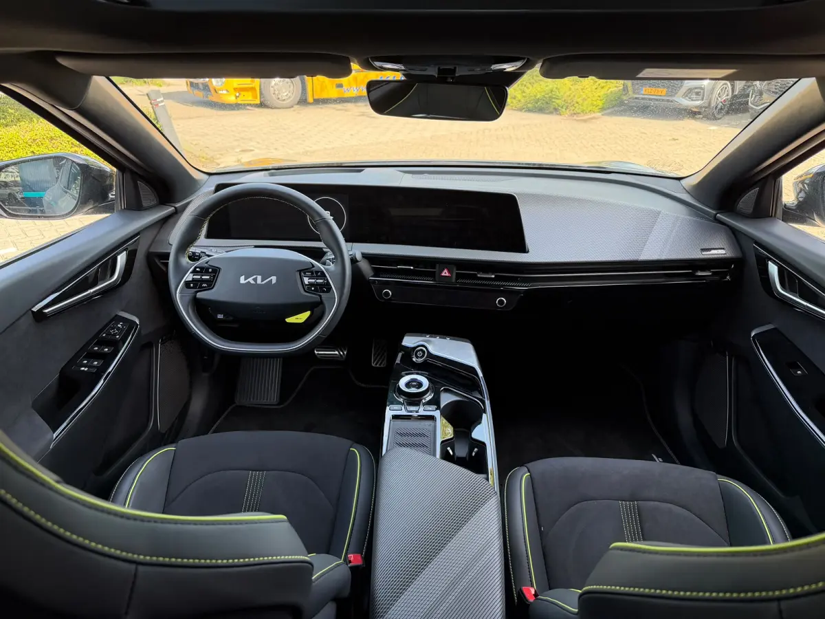 GT Performance 585 PK AWD 77.4 kWh Panoramadak Moonscape matte kleur 21" LMV HUD 360° Camera Meridian Leder/Alcantara  Adaptief Cruise